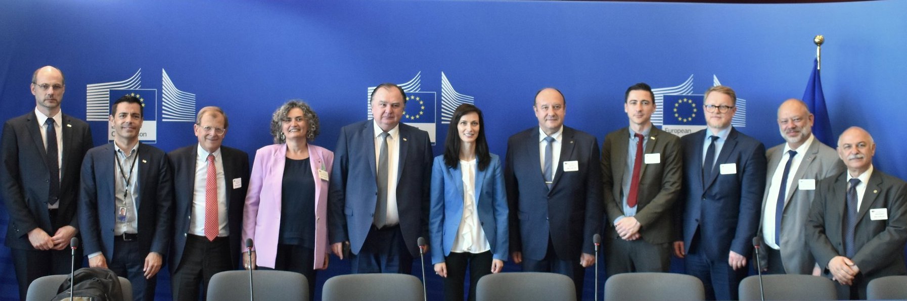 Group picture of representatives of EUt+ with EU Commissioner Gabriel.