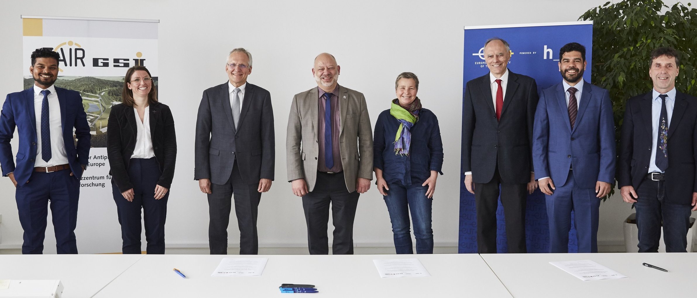 Gruppenbild Unterzeichnung einer Kooperationsvereinbarung