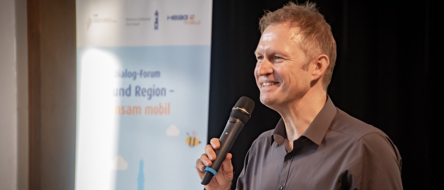Moderator beim Dialog-Forum der h_da