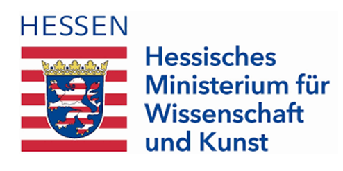 weiß rot gestreifte Fahne mit dem hessnischen Waben (Löwe) drinne und dem Text Hessisches Ministerium für Wissenschaft und Kunst