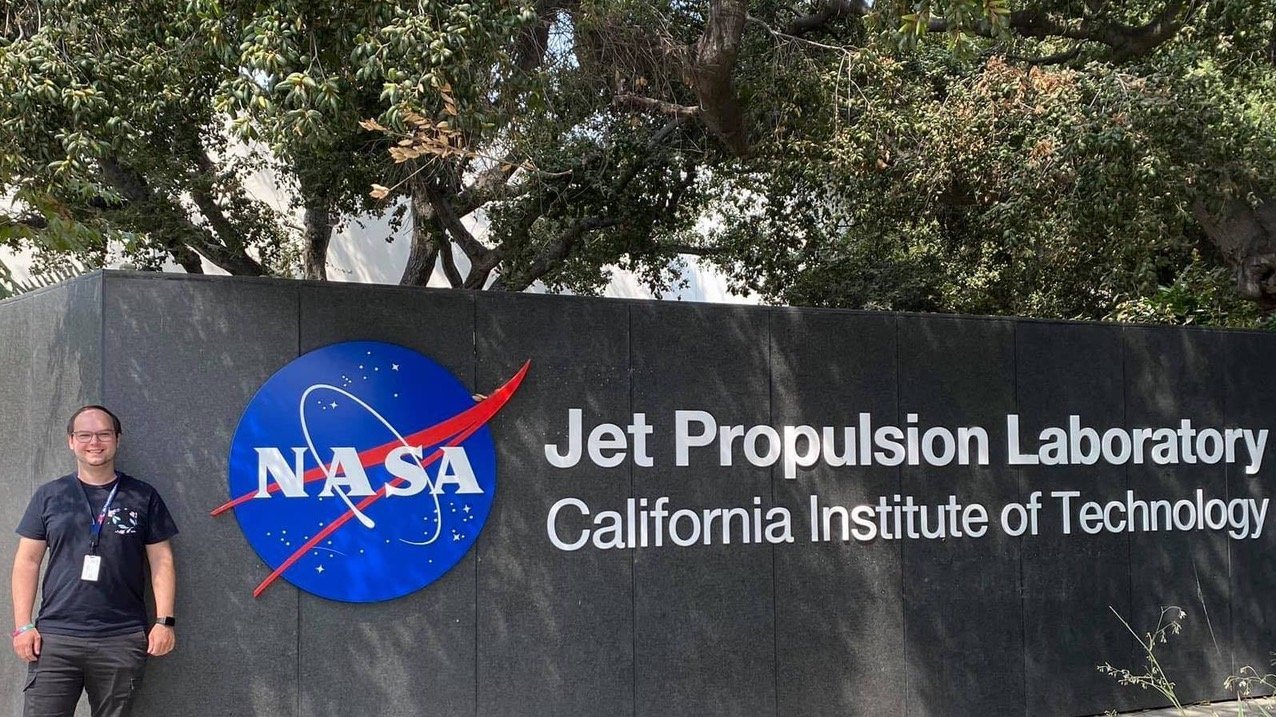 Marcel Kaufmann in front of the JPL in California