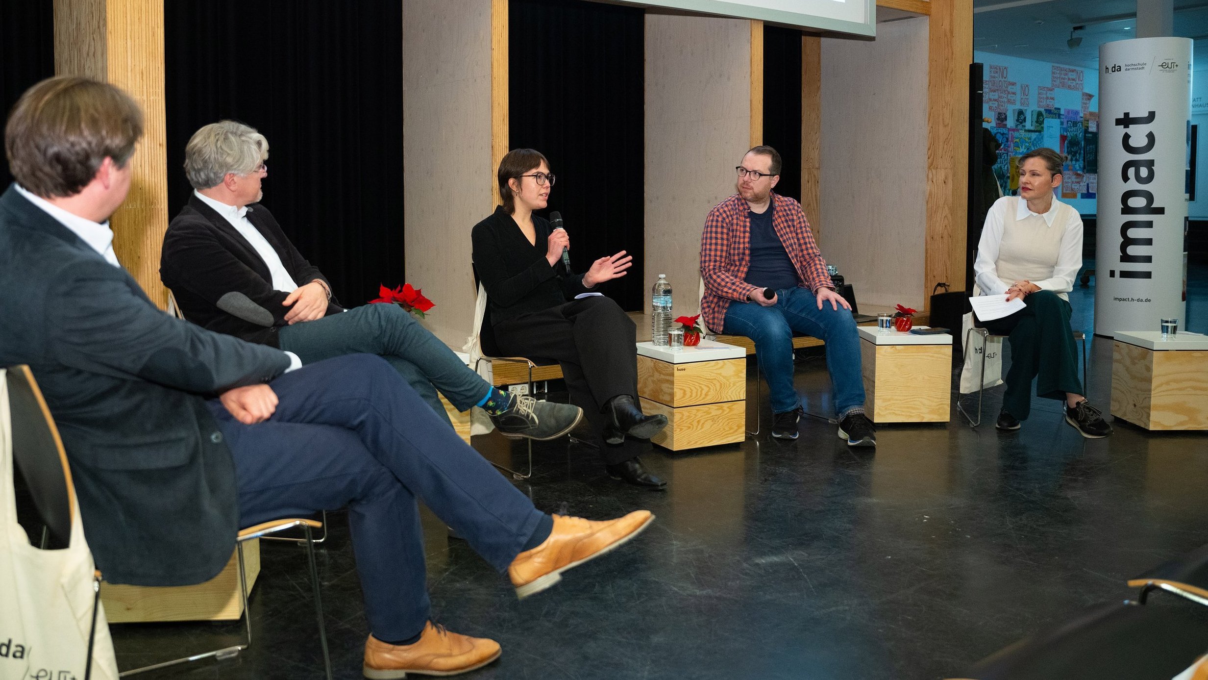Das Podium mit Julian Junk, Lars Rademacher, Leonie Heims, Rafael Bujotzek und Marion Kuchenny