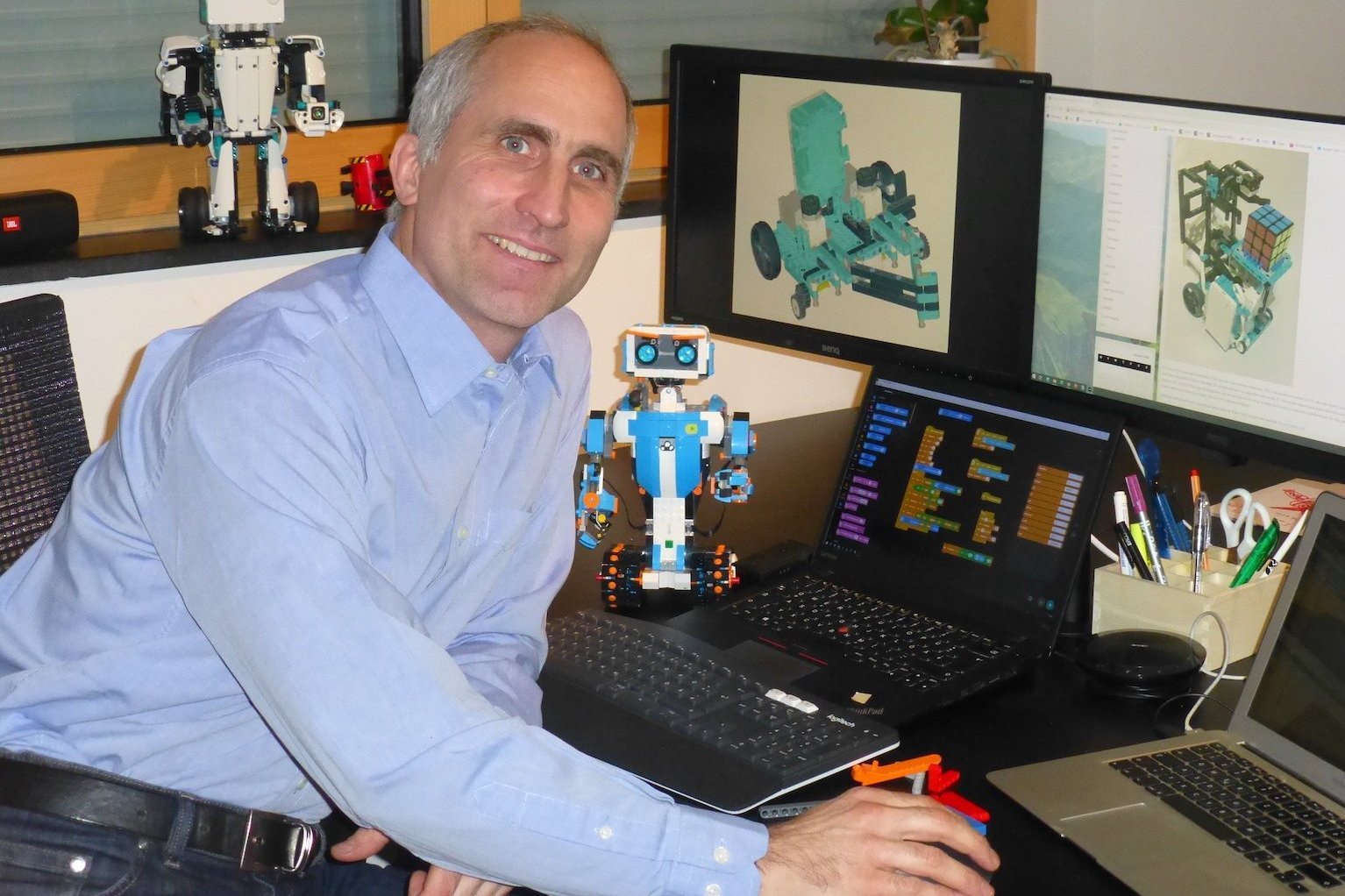 Björn Bundschuh bastelt mit Lego-Robotics