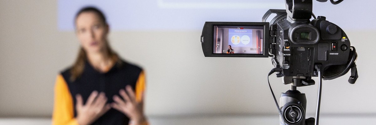 Making Of einer virtuellen Vorlesung von Prof. Katrin Läzer im April 2020