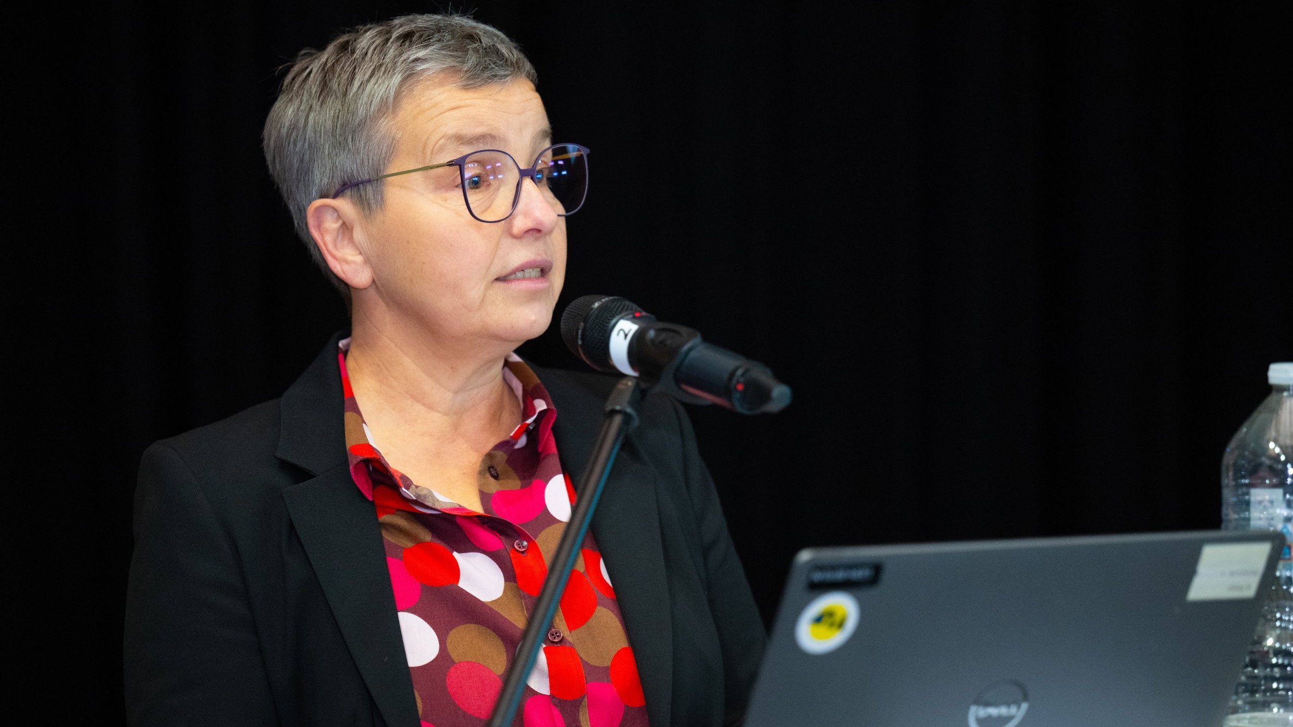 Prof. Dr. Nicole Saenger, Vizepräsidentin der h_da, bei ihrem Grußwort zum 6. h_da Dialog-Forum