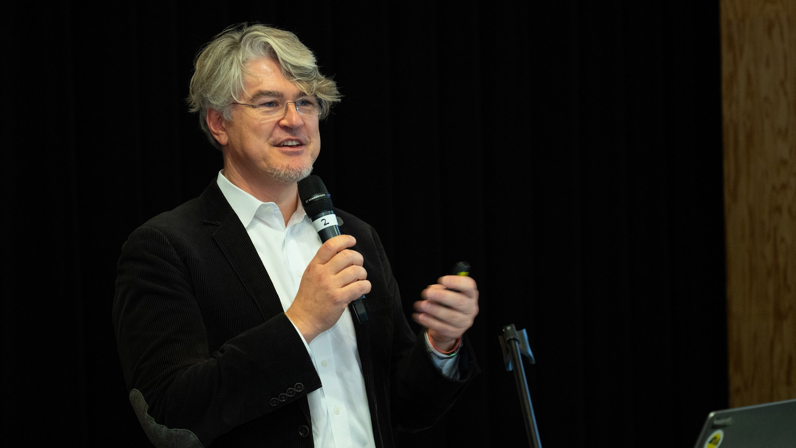 Prof. Dr. Lars Rademacher bei seinem Impulsreferat