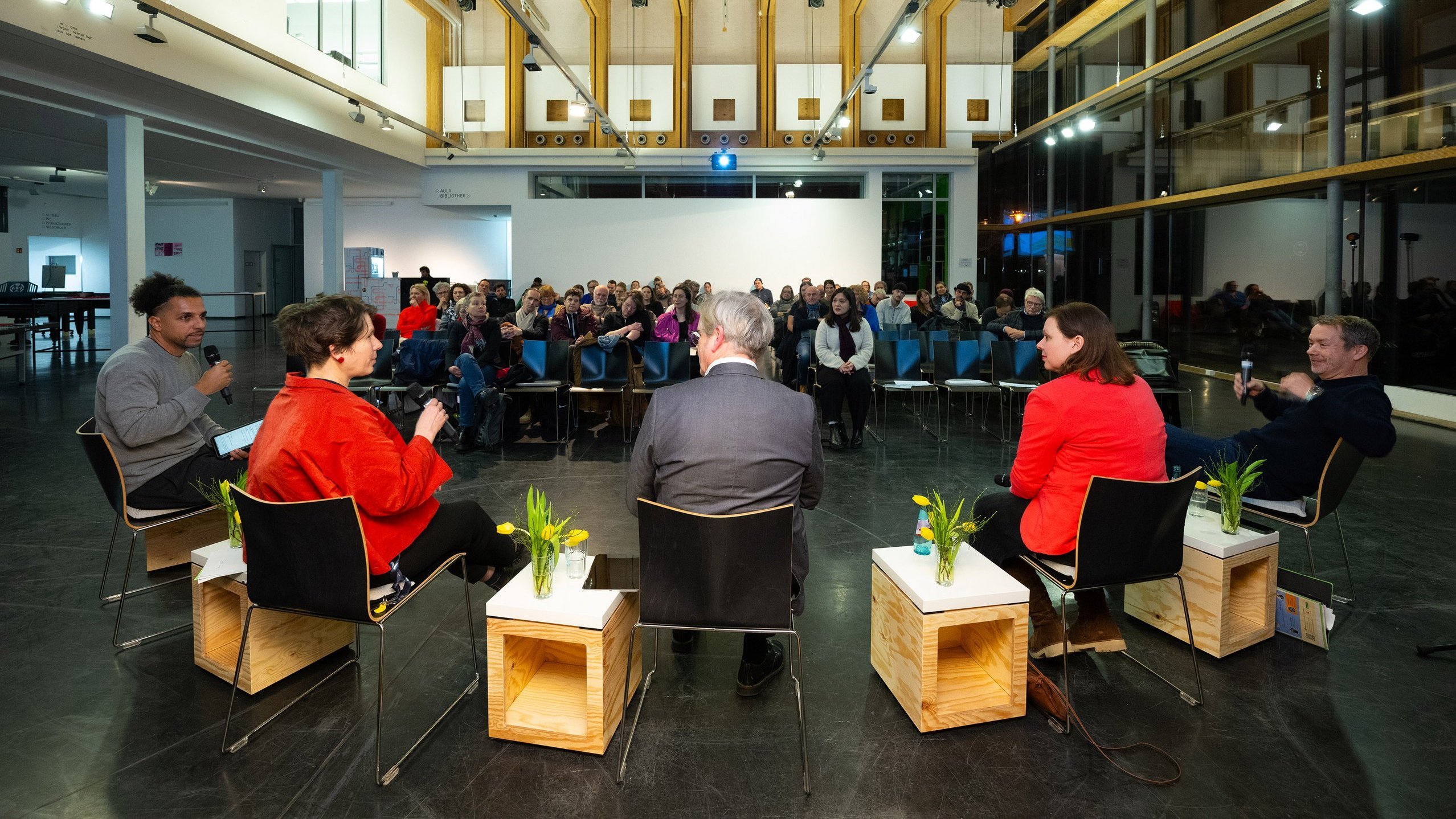 Der Blick von den Panelisten aus ins Publikum