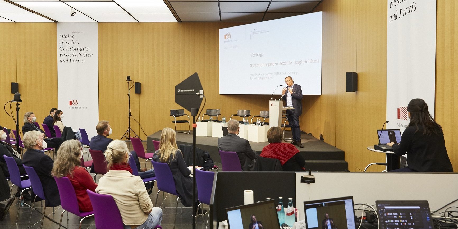 Harald Welzer referiert beim dritten h_da Dialog-Forum