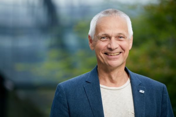 Prof. Dr. Jürgen Follmann Prof. Dr. Jürgen Follmann