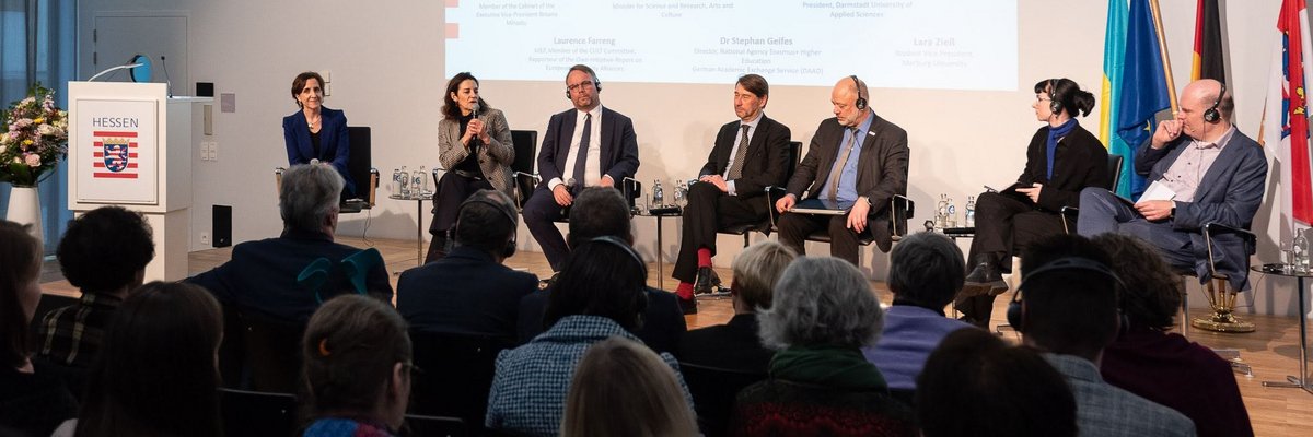 Gruppenfoto mit Vertreter*innen der verschiedenen Hochschulverbünde
